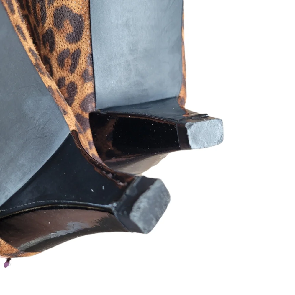 STUART WEITZMAN Leopard Print Bootie Size 8.5M